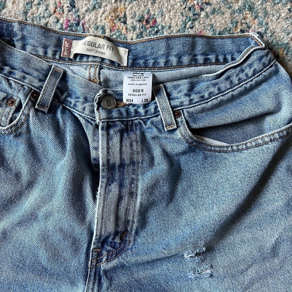 505 Levi's High Waist Distressed Raw Hem Cut Off Shorts - Picture 5 of 5